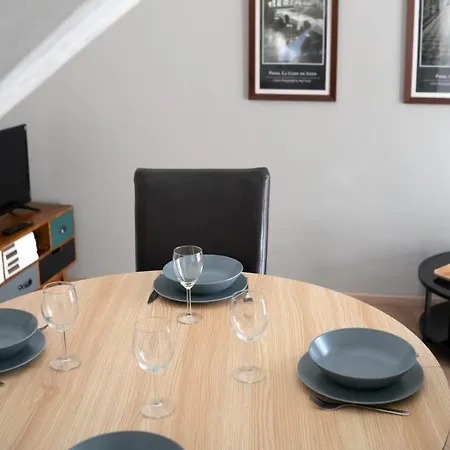 Secret Mama With Aircon Including A Parking Space At 200 Meters Apartment