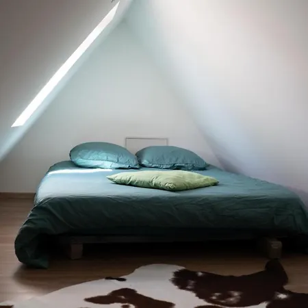 Secret Mama With Aircon Including A Parking Space At 200 Meters Apartment *