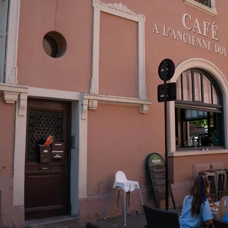 Secret Mama With Mobile Aircon, Including A Free Parking Space At 200 Meters Lejlighed