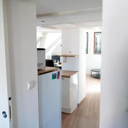 Secret Mama With Mobile Aircon, Including A Free Parking Space At 200 Meters *