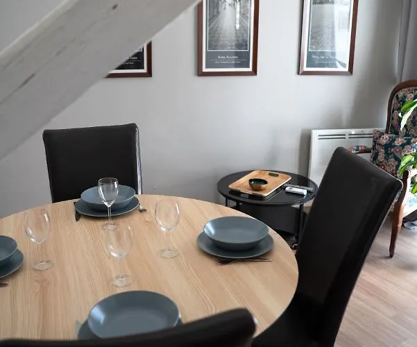 Secret Mama With Mobile Aircon, Including A Free Parking Space At 200 Meters