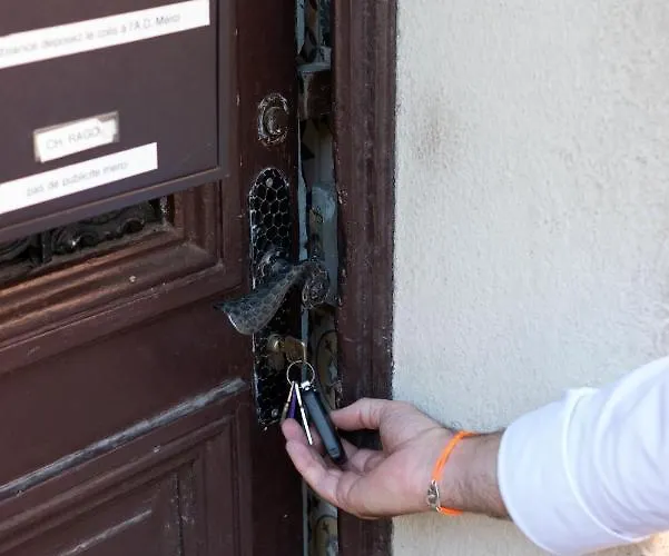 Secret Mama With Mobile Aircon, Including A Free Parking Space At 200 Meters