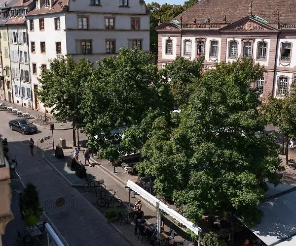 Secret Mama With Mobile Aircon, Including A Free Parking Space At 200 Meters